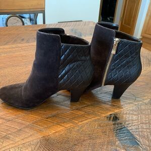 𝅺BCBGeneration “ Dawn” Faux Suede/Leather Ankle Boots 8.5